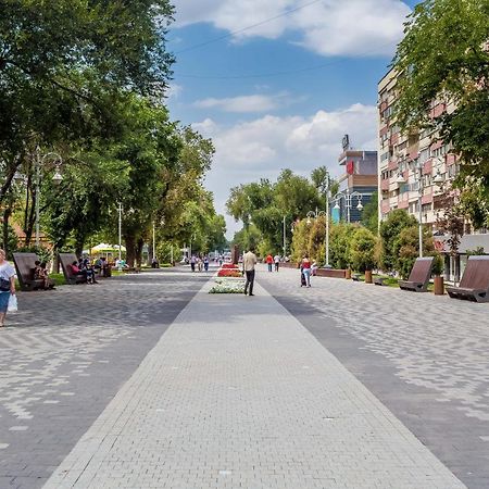 Прекрасные Апартаменты На Арбате Almaty Exterior foto