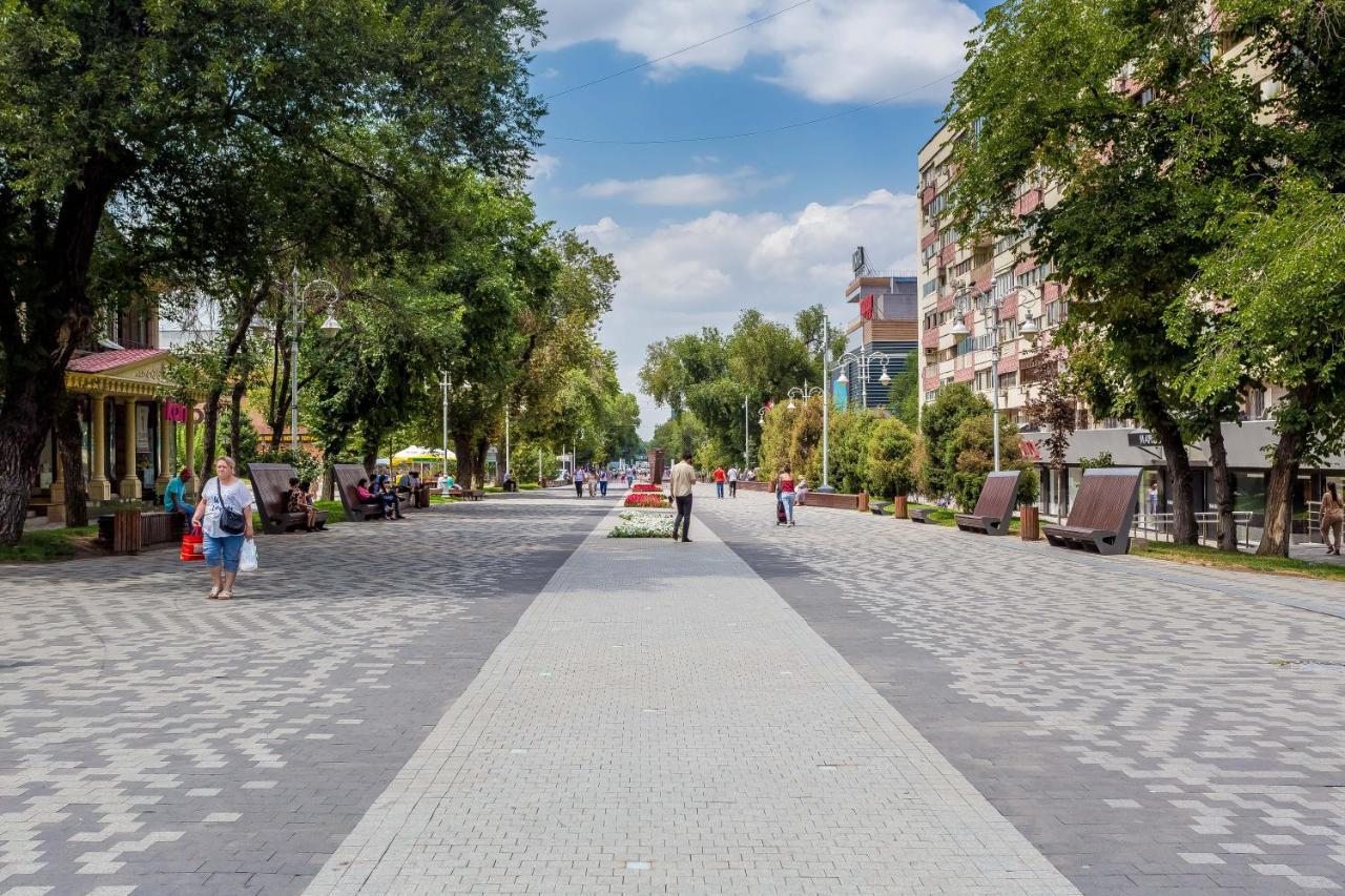 Прекрасные Апартаменты На Арбате Almaty Exterior foto